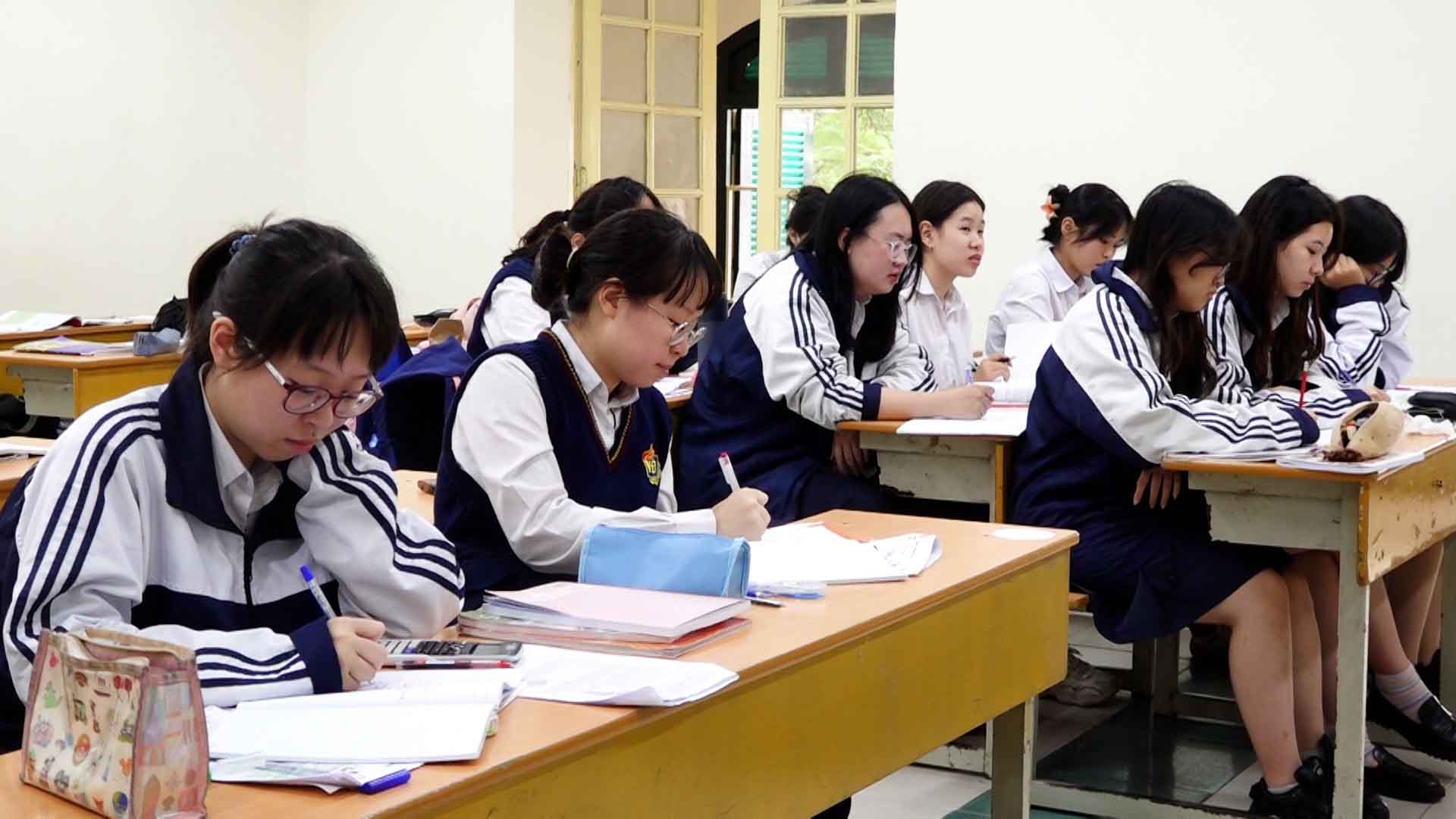 Concerned about the 2025 high school graduation exam sample questions in English