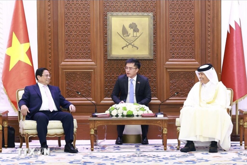 Prime Minister Pham Minh Chinh meets with Chairman of the Qatari Parliament Hassan bin Abdulla Al-Ghanim. Photo: VNA