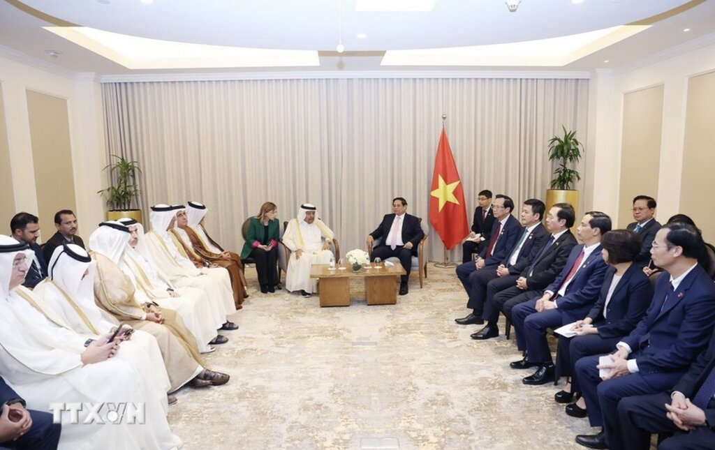 Prime Minister Pham Minh Chinh receives a delegation of Qatari businesses. Photo: VNA