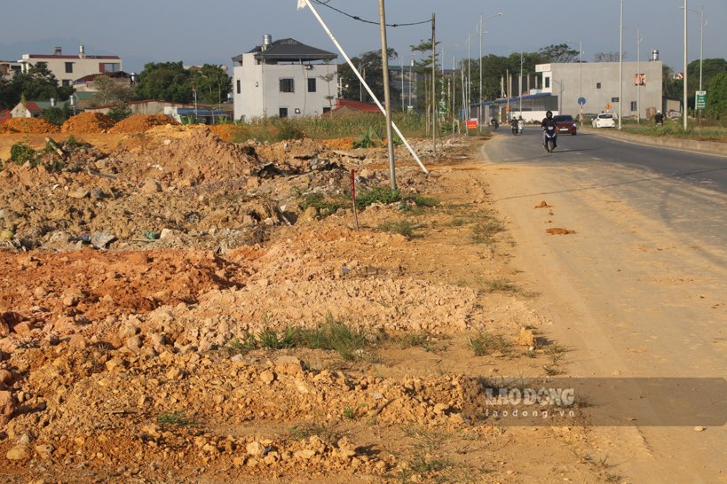 Bãi rác thải tự phát trên hành lang đường động lực đã cơ bản được dọn dẹp. Ảnh: Việt Bắc.