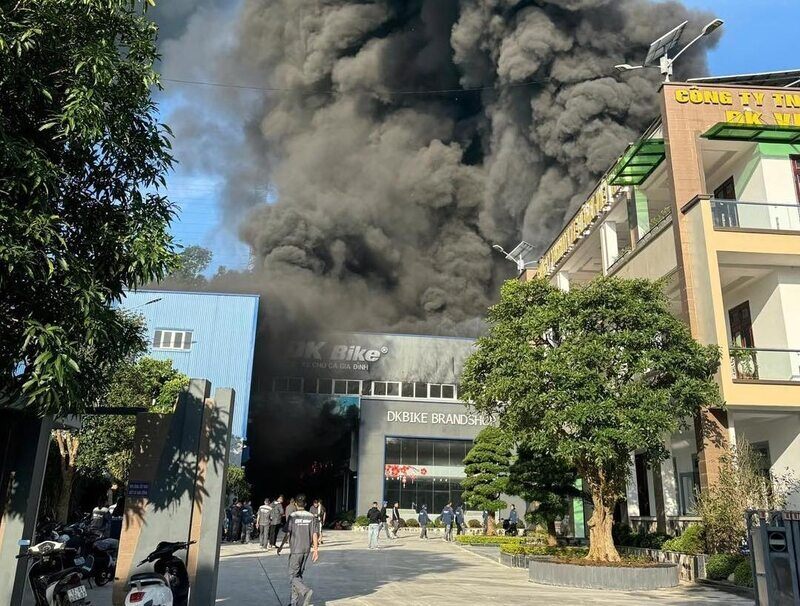 Scene of the fire at DK Bike factory in Hoang Dong commune, Lang Son city. Photo: Provided by local people