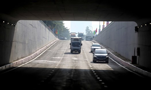 Hầm chui Nguyễn Văn Linh thông xe, chỉ ôtô được phép lưu thông. Ảnh: Minh Quân