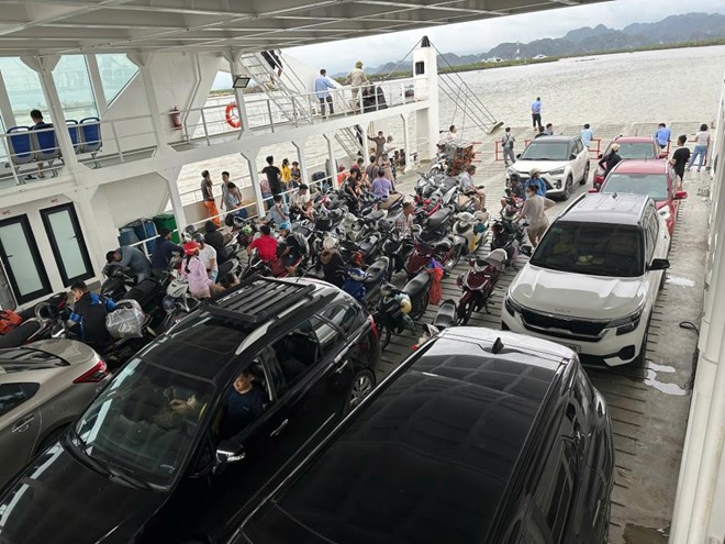 Bến phà Đồng Bài (Cát Hải, Hải Phòng) cho biết, thời điểm hiện tại không có chuyện khách phải chờ lâu mới được lên phà. Ảnh minh họa: Hoàng Khôi