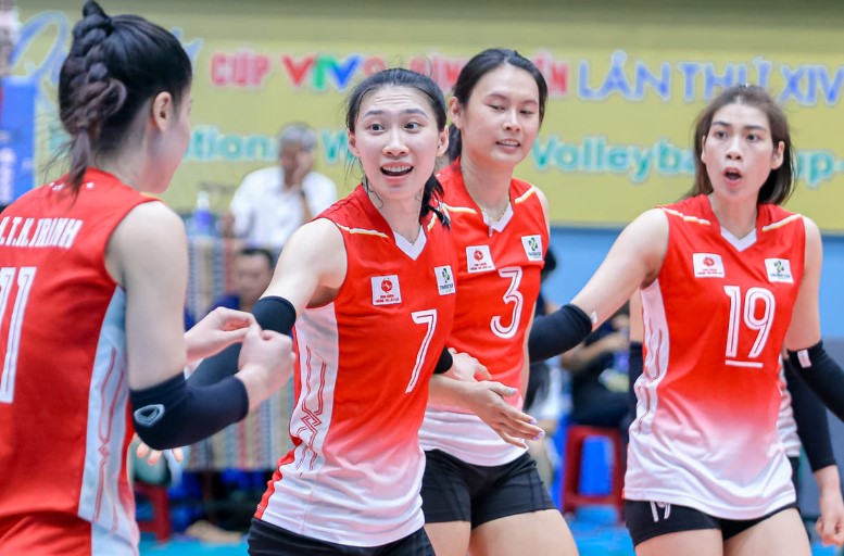 The Information Corps is one of four teams participating in the Loa Thanh Cup Women's Volleyball Tournament in Dong Anh District. Photo: BCTT