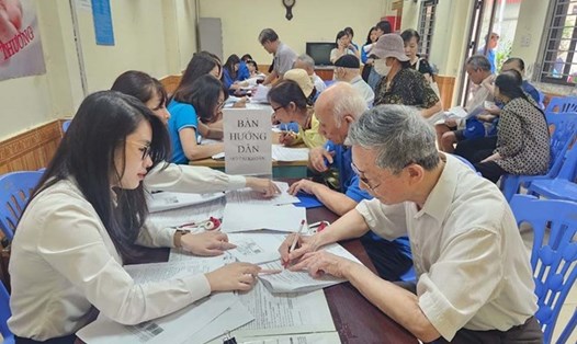 Sau năm 2024, lương hưu sẽ được điều chỉnh dựa trên mức tăng của chỉ số giá tiêu dùng. Ảnh: Tất Thảo