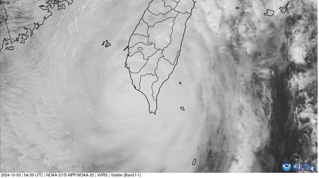 Bão Krathon khi đổ bộ Đài Loan (Trung Quốc). Ảnh: CIRA