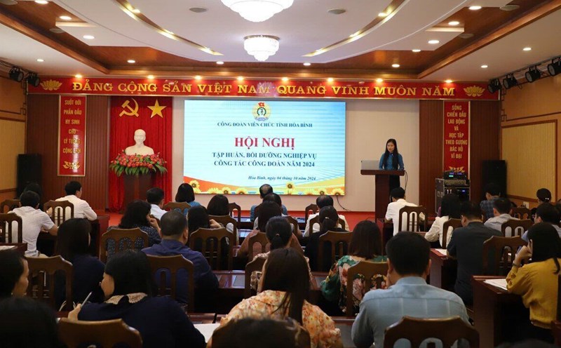 Hoa Binh Provincial Civil Servants' Union organizes training on trade union work in 2024. Photo: Minh Chuyen