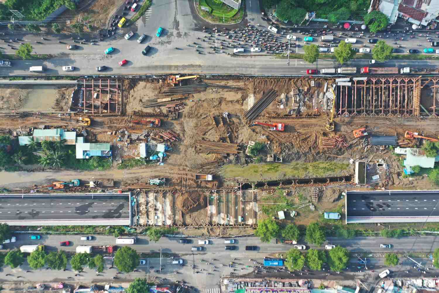 Hầm chui Nguyễn Văn Linh - Nguyễn Hữu Thọ (Quận 7) do Ban Quản lý dự án đầu tư xây dựng các công trình giao thông TPHCM làm chủ đầu tư.  Ảnh: Minh Quân