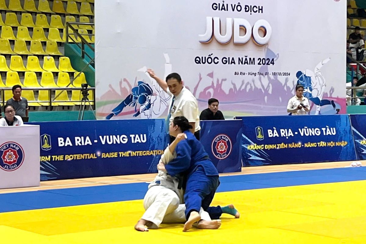 Thi đấu đối kháng sau lễ khai mạc giải vô địch Judo quốc gia 2024. Ảnh: Thành An