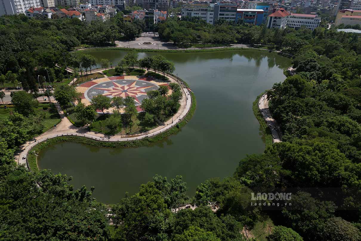 Trong khi do tai Cong vien Cau Giay, mot trong nhung khu vuc xuong cap nang ne nhat la khu vui choi danh cho tre em.