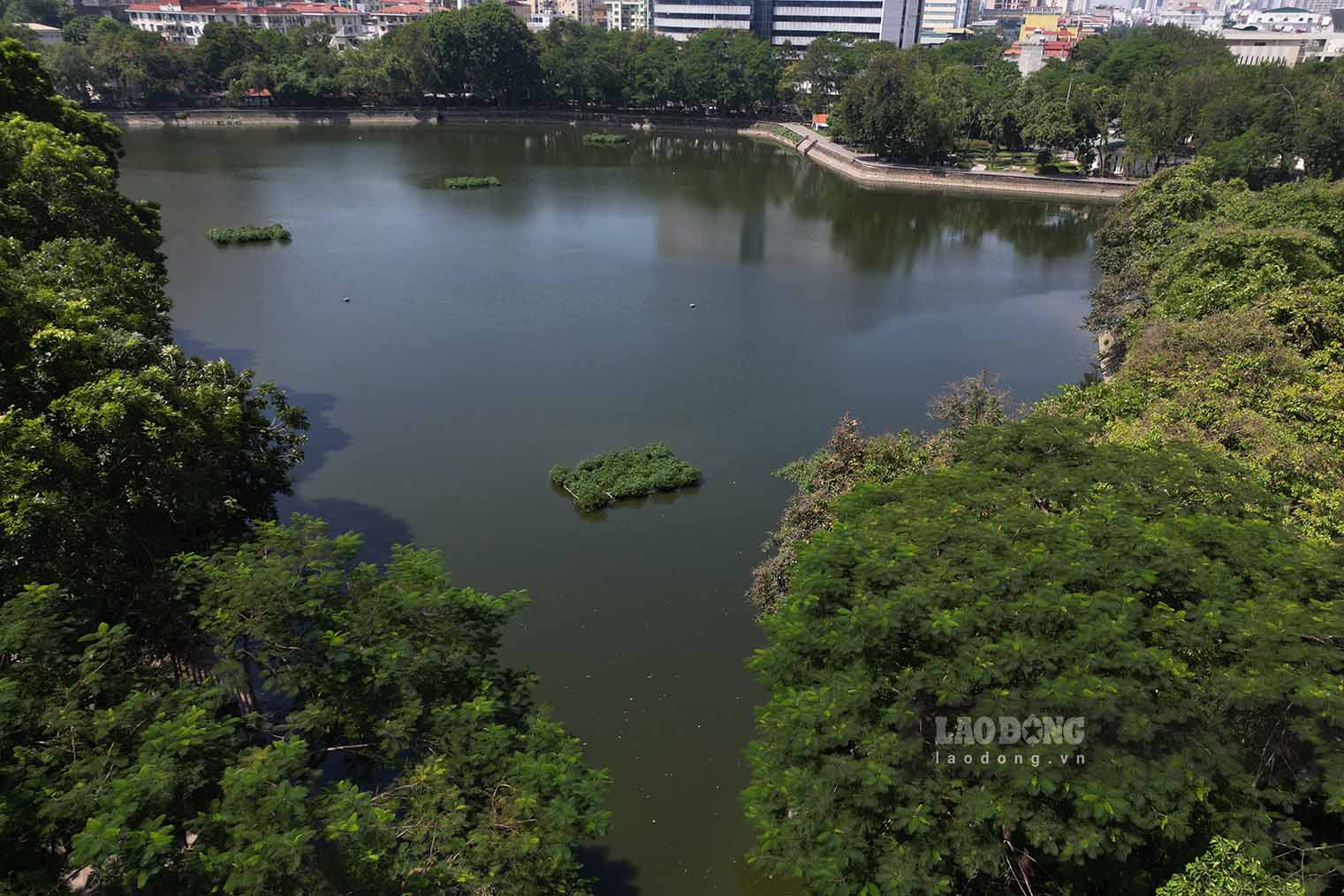 Theo do, quan Cau Giay coi viec dau tu giao duc - dao tao, van hoa, xa hoi la dau tu cho con nguoi, dau tu cho phat trien ben vung trong thoi gian toi.