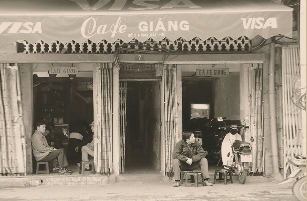 Quán cafe Giảng ở địa chỉ số 7 Hàng Gai (Hà Nội) trước đây. Ảnh: Gia đình cung cấp