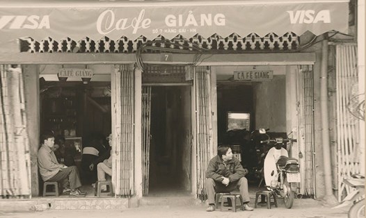 Quán cafe Giảng ở địa chỉ số 7 Hàng Gai (Hà Nội) trước đây. Ảnh: Gia đình cung cấp