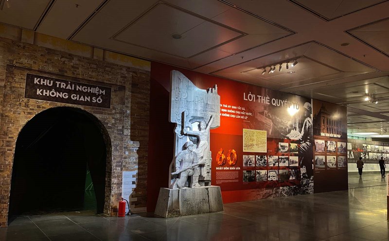 Exhibition space at the exhibition “Economic, cultural and social achievements of the Capital in 70 years of construction and development”. Photo: Khanh An