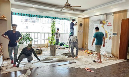 Quá trình thi công sửa chữa tại chung cư gặp nhiều khó khăn. Ảnh: Nhân vật cung cấp