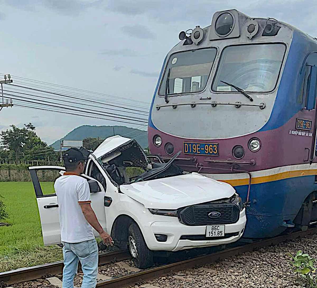 Vu tai nan duong sat o huyen Ham Thuan Bac khien tai xe o to tu vong. Anh: Duy Tuan 