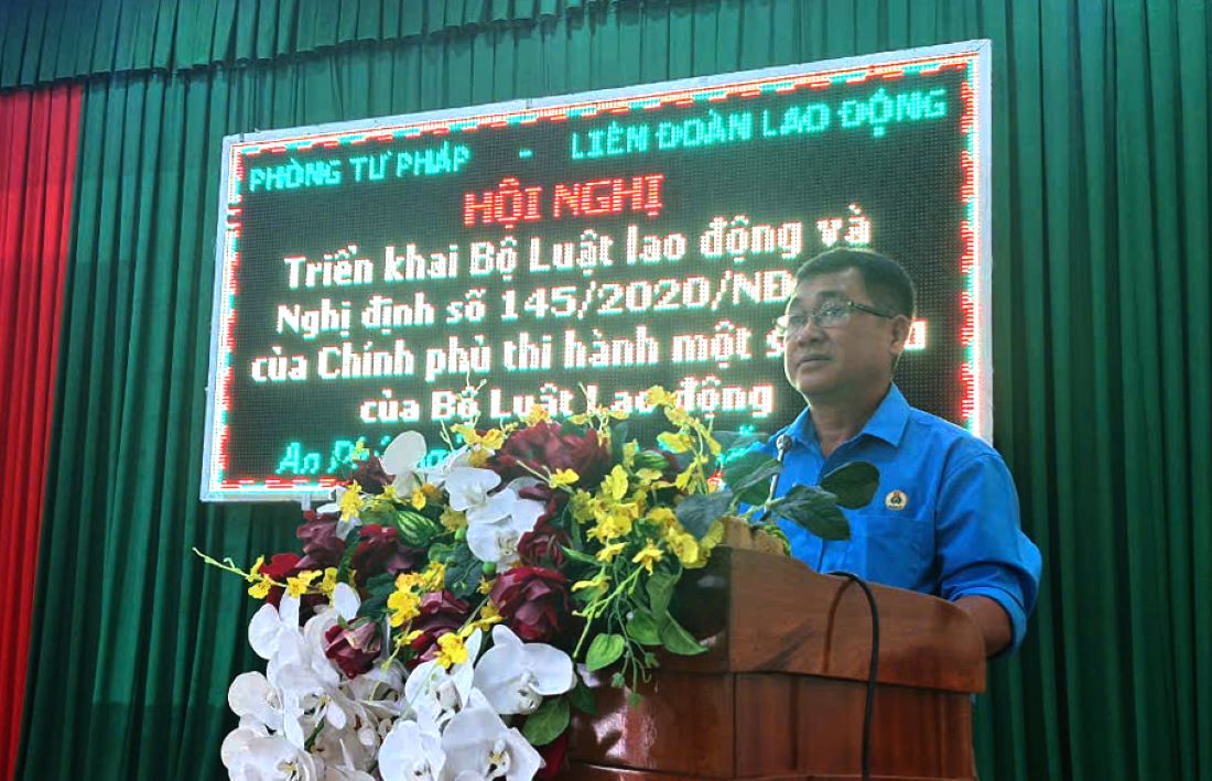 LDLD huyen  An Phu trien khai mot so van ban cua LDLD tinh An Giang. Anh: Van Minh 