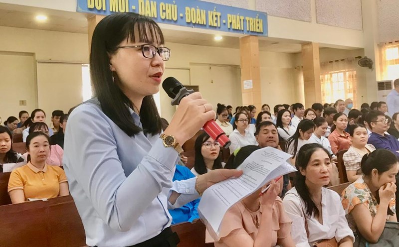 Representatives of voters and workers in Phu Yen province made recommendations to the provincial National Assembly Delegation on issues related to amending the Law on Employment... Photo: Phuong Linh
