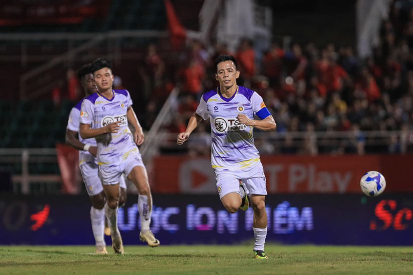 Văn Quyết duy trì phong độ nhưng các thời huấn luyện viên của đội tuyển quốc gia đều không tìm được vị trí thích hợp cho anh. Ảnh: Thanh Vũ