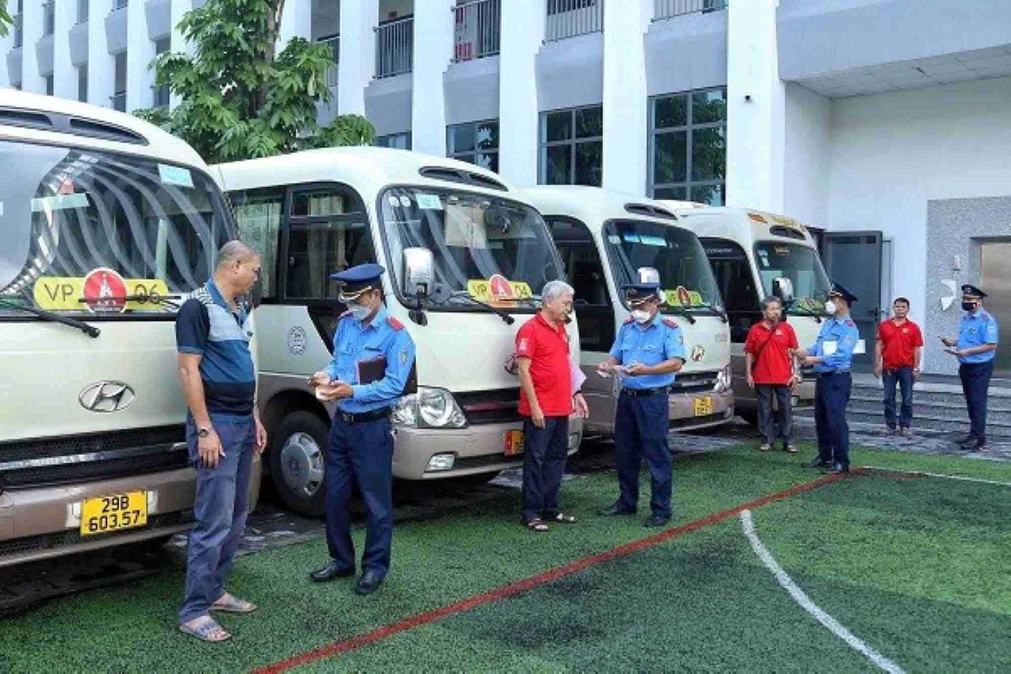 Ahead of the new school year, Hanoi inspects school buses. Photo: Khanh Le