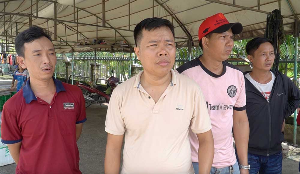 Workers at a ceramic tile company in Bien Hoa City are facing difficulties due to unpaid wages. Photo: Ha Anh Chien