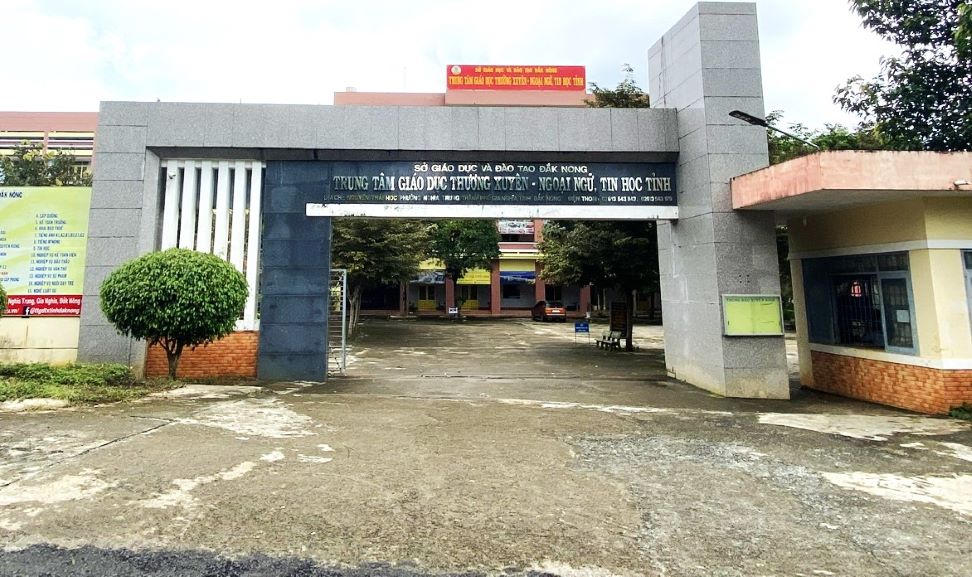 Center for Continuing Education - Foreign Languages, Information Technology of Dak Nong province, where thousands of students had their certificates revoked. Photo: Bao Lam