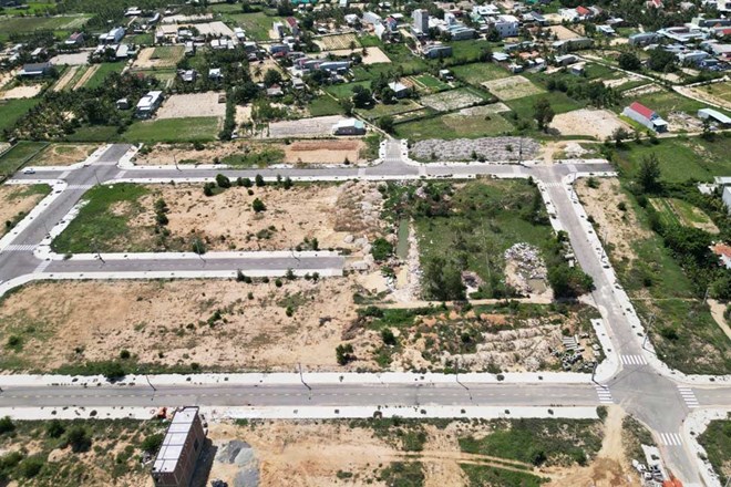 Dự án khu tái định cư thôn An Quang, xã Cát Khánh (huyện Phù Cát, Bình Định) sau 4 năm triển khai vẫn chưa thể về đích vì vướng mặt bằng 1 hộ dân. Ảnh: Thanh Thanh