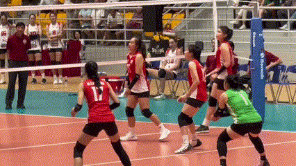 Nguyễn Linh Chi chơi lăn xả ở giải bóng chuyền cúp Loa Thành.