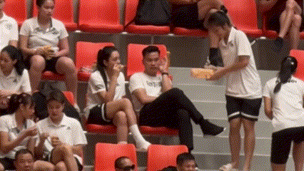 Thu Hoai and her boyfriend at the 2024 Loa Thanh Cup volleyball tournament.