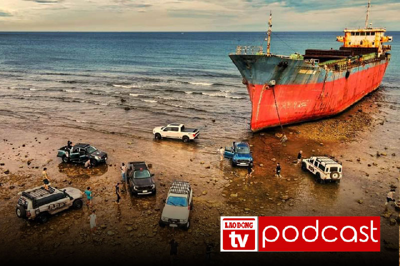 Morning News: Origin of the "ghost" ship on the coast of Ninh Thuan