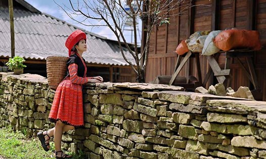 Du khách check-in tại bản du lịch cộng đồng Tìa Ló, huyện Điện Biên Đông, tỉnh Điện Biên. Ảnh: Ngọc Quý