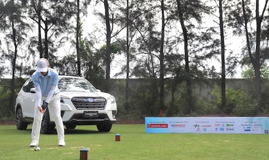 Giải Hole In One của giải golf "kết nối Doanh nghiệp - 2024"  là 1 xe Subaru Forester 2.0i-L có tổng giá trị hơn 900 triệu đồng. Ảnh: Nguyễn Linh