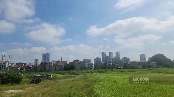 To get a red book for land without papers, you must pay 4 mandatory fees. Photo: Minh Hanh