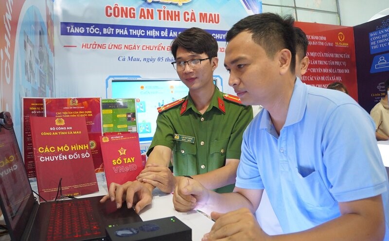 Cong an tinh Ca Mau mot trong nhung don vi di dau trong chuyen doi so. Anh: Nhat Ho