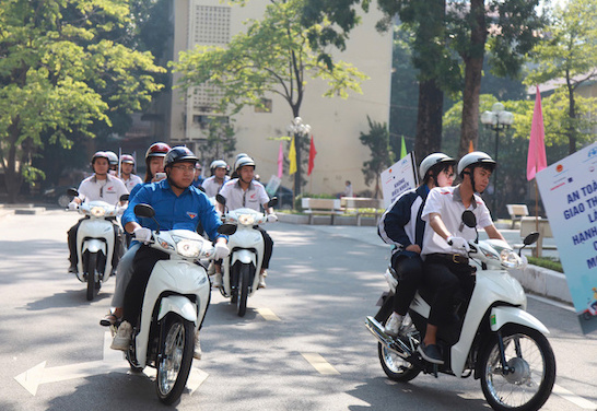 Students march in response to the traffic safety action month. Photo: Organizing Committee