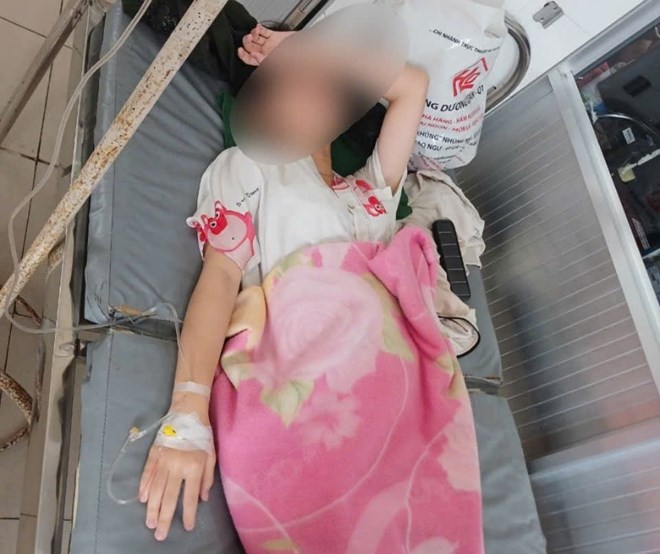 According to the report, chicken rice and rib rice have a high attack rate, so the suspected food causing poisoning is chicken rice and rib rice. Photo: Xuan Nhi