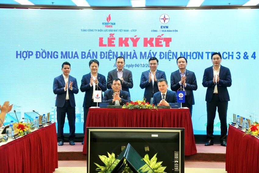 Signing of PPA for Nhon Trach 3&4 Power Plant project between PV Power and EVNEPTC. Photo: PVN