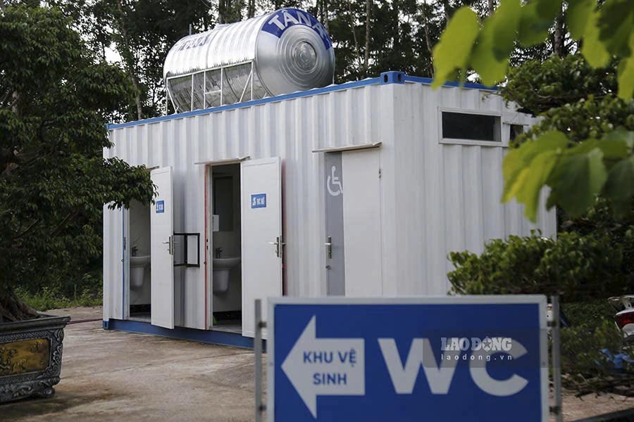 Một nhà vệ sinh di động thuộc Dự án cải tạo di tích chiến trường Điện Biên Phủ mới hoàn thành. Ảnh: Quang Đạt