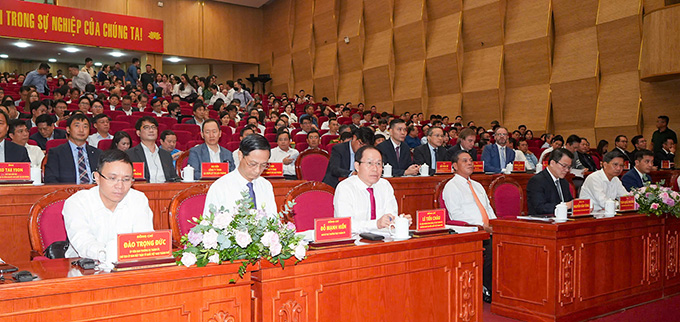 The Standing Committee of Hai Phong City Party Committee had a meeting and dialogue with FDI enterprises on October 5. Photo: Dai An