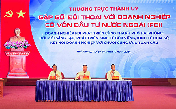 Thường trực Thành ủy Hải Phòng nghe các kiến nghị, đề xuất của doanh nghiệp FDI. Ảnh: Đại An