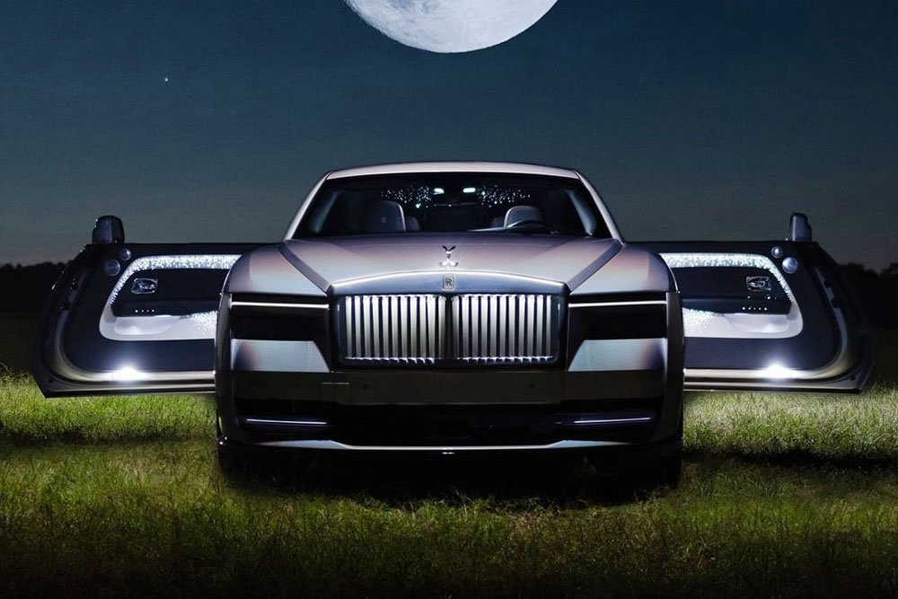 The impressive paint color of the one-off Rolls-Royce Spectre Lunaflair for VIP customers. Photo: Rolls-Royce