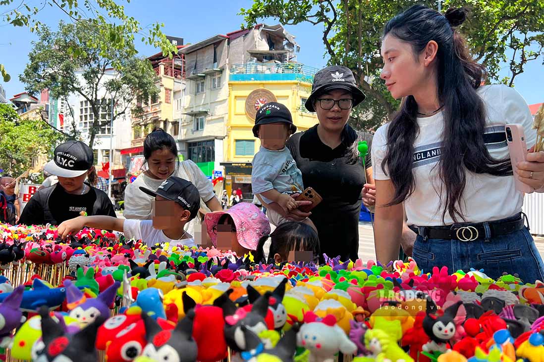 “Day la nhung tu lieu, hinh anh quy gia ve Ngay Giai phong Thu do dang duoc kham pha va tim hieu”, Ban Le Quynh Trang (tru tai Cau Giay) chia se.