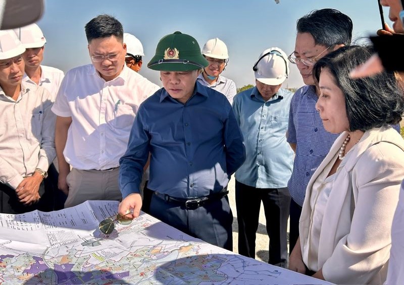 Chủ tịch UBND tỉnh Lê Ngọc Châu kiểm tra thực tế tại Khu công nghiệp Gia Lộc. Ảnh: Cổng TTĐT Hải Dương