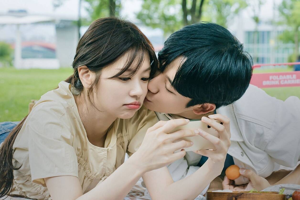 Jung So Min và Jung Hae In trong "Love Next Door". Ảnh: Nhà sản xuất