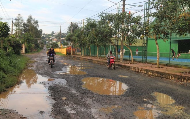 Ám ảnh tuyến đường 1,5km dày đặc ổ trâu, ổ voi... ở Lâm Đồng