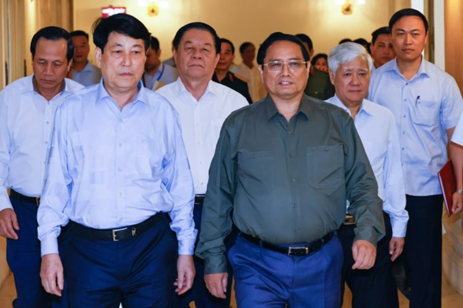  Thủ tướng Chính phủ Phạm Minh Chính cùng các lãnh đạo Đảng, Nhà nước, MTTQ Việt Nam tham dự chương trình phát động hỗ trợ xóa nhà tạm, nhà dột nát. Ảnh: Phạm Đông