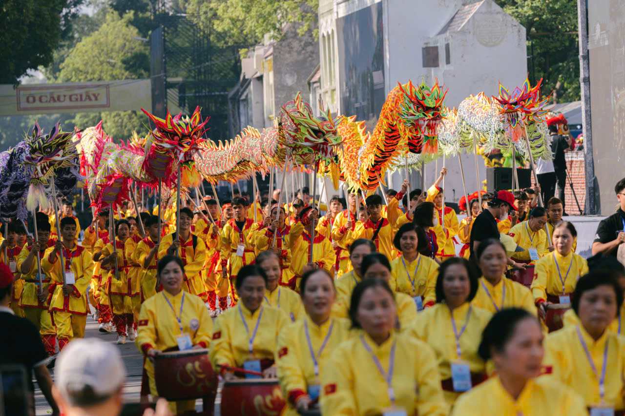 Tai le tong duyet, cac nghe nhan da trinh dien di san van hoa phi vat the cung cac loai hinh nghe thuat dan gian nhu mua senh tien, mua Bai Bong, Ai Lao, mua rong Giao Long, cheo tau Tong Goi.