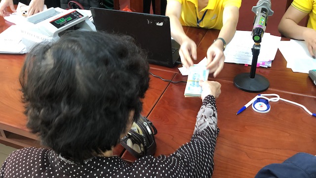 Lao động nữ 48 tuổi, đóng bảo hiểm xã hội 17 năm có thể bảo lưu thời gian đóng bảo hiểm xã hội để được hưởng lương hưu khi đủ tuổi nghỉ hưu. Ảnh minh họa: Bảo Hân 