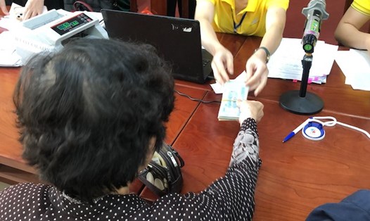 Lao động nữ 48 tuổi, đóng bảo hiểm xã hội 17 năm có thể bảo lưu thời gian đóng bảo hiểm xã hội để được hưởng lương hưu khi đủ tuổi nghỉ hưu. Ảnh minh họa: Bảo Hân