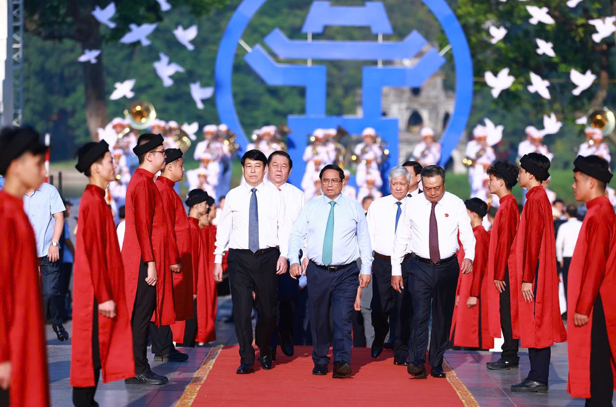 Thủ tướng Chính phủ Phạm Minh Chính và các đại biểu dự "Ngày hội Văn hóa vì hòa bình". Ảnh: Nguyễn Dung